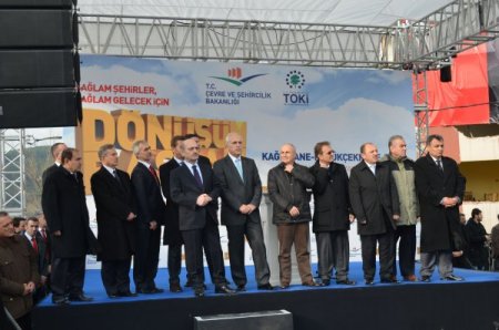 Kentsel dönüşümde 148 konuta kepçe vuruldu