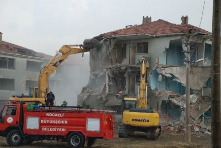 Kentsel dönüşüme depremde hasar gören binalardan başlandı