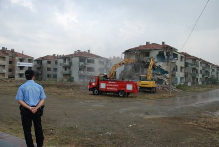 Kentsel dönüşüme depremde hasar gören binalardan başlandı