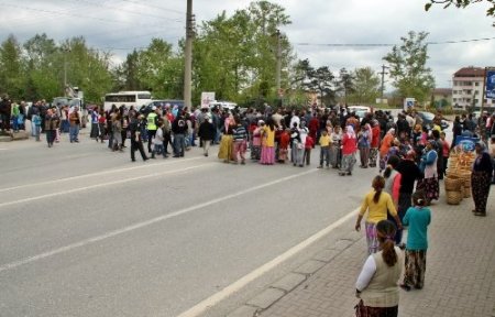 Kentsel dönüşüme tepkili Romanlar, Bakan Çağlayan'ın yolunu kesmek istedi