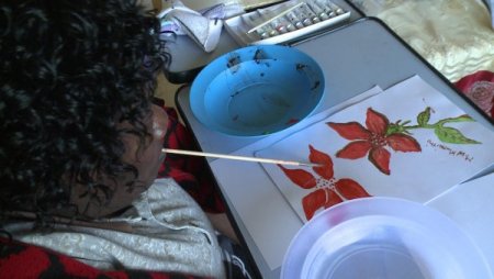 Kenya’da ağzıyla resim yapan engelli kadının hikâyesi (Özel)