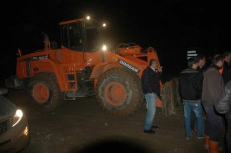 Kepçe otomobili biçti: 2 yaralı