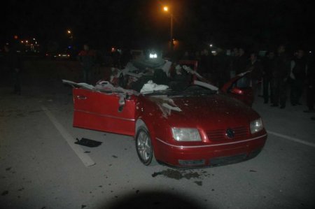 Kepçe otomobili biçti: 2 yaralı