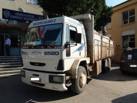 Kepek çuvallarının altından 65 bin 500 paket kaçak sigara çıktı