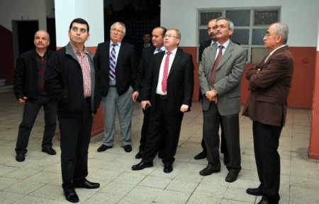 Kepez Belediyesi’nden Namık Kemal İlköğretim Okulu’na salon desteği