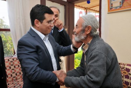 Kepez Belediyesi'nin yaşlılara yönelik evde bakım hizmeti devam ediyor