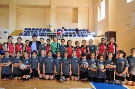 Kepez’de karnaval havasında voleybol turnuvası