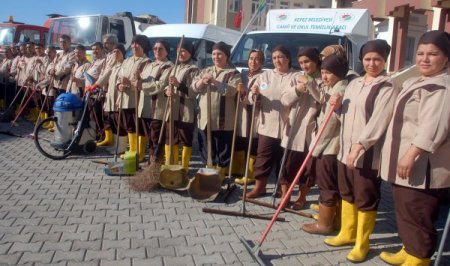 Kepez’de Okulları Belediye Temizliyor