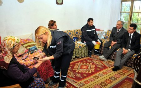 Kepez’de yaşayan 3 bin yaşlıya evde sağlık hizmeti verildi
