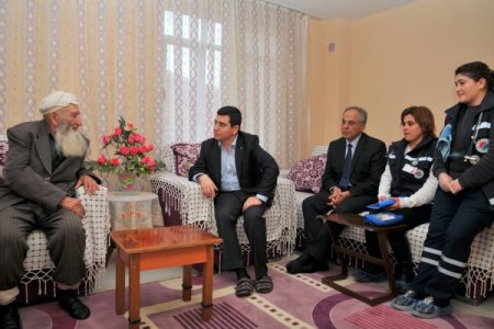 Kepez'de yaşlılara evde bakım ve sağlık hizmeti