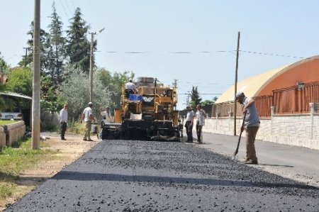 Kepez’den iki mahalleye 10 bin ton sıcak asfalt