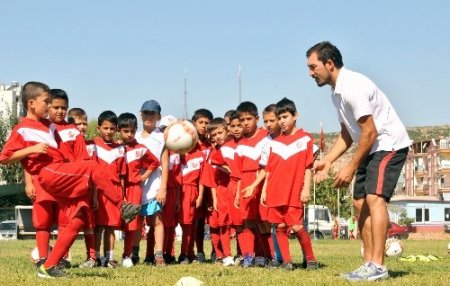 Kepez’in ücretsiz yaz spor okulu başlıyor