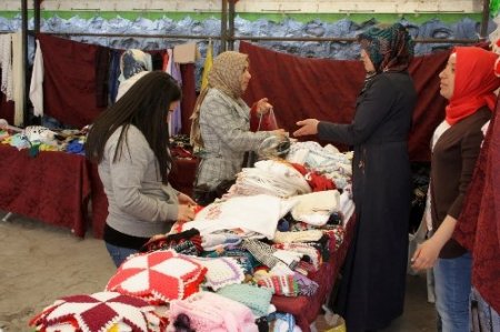 Kermesler fakirin alışveriş, öğrencinin umut kapısı oluyor