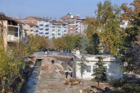 Kernek Meydanı Düzenleme Projesi sürüyor
