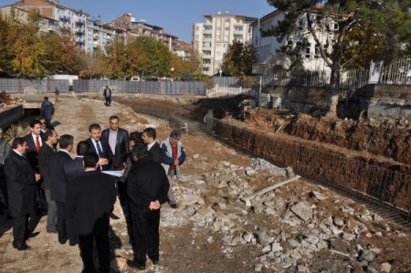 Kernek Meydanı Düzenleme Projesi sürüyor