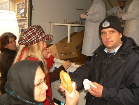 Keşan Belediyesi Mevlit Kandili Nedeniyle Lokma Dağıttı