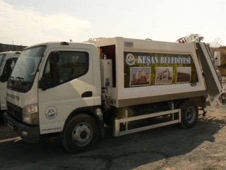 Keşan Belediyesi temizlik filosu için 7 kamyon aldı