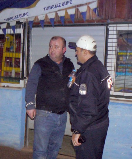 Keşan'da kar maskeli 2 kişi büfe soydu