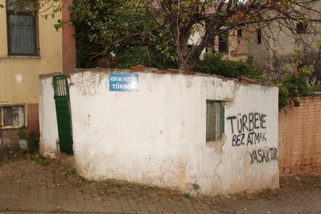 Kesikbaş Hazretleri’nin türbesi yıkılmak üzere