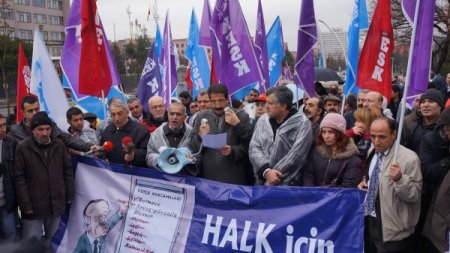 KESK, 2013 yılı bütçesini Meclis önünde protesto etti