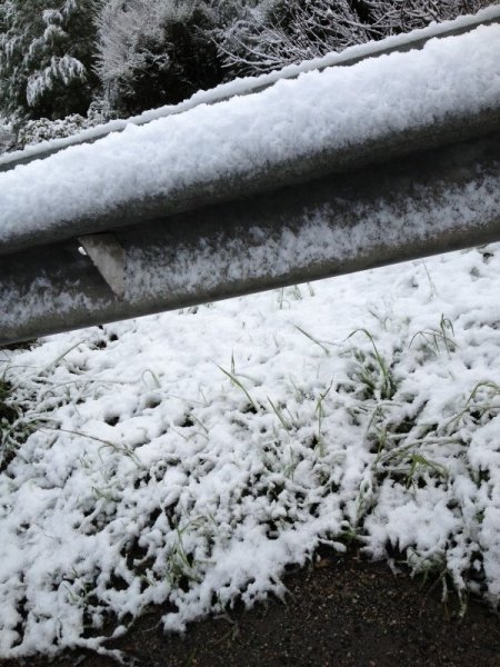Kıbrıs'a da kar yağdı, bazı bölgeler beyaza büründü