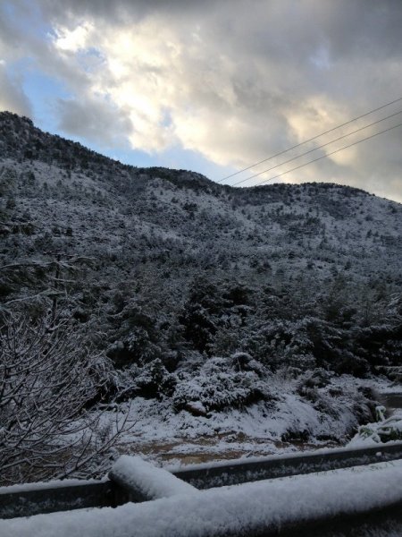 Kıbrıs'a da kar yağdı, bazı bölgeler beyaza büründü