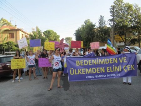 Kıbrıslı Türk Feministler: Camii Değil Sığınma Evi İstiyoruz