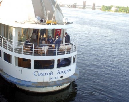 Kiev’de 19 Mayıs, Dinyeper Nehri Üzerinde Gemide Kutlandı