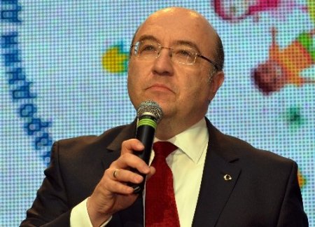 Kiev’de 23 Nisan coşkusu salona sığmadı