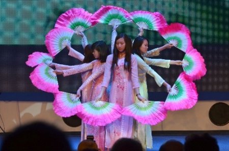 Kiev’de 23 Nisan coşkusu salona sığmadı