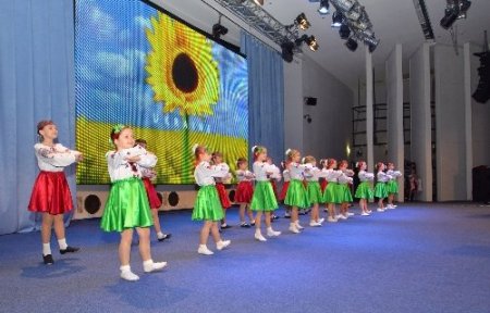 Kiev’de 23 Nisan coşkusu salona sığmadı