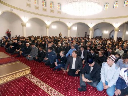 Kiev’de bayrama Cuma günü başlayanlar Ar Rahma camiinde buluştu