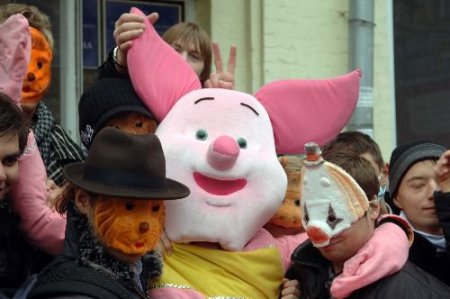 Kiev'de Çakma Domuz Kaçtı Gazeteciler Kovaladı