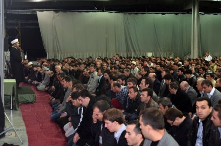 Kiev'deki gurbetçiler, bayram namazında fuar merkezini doldurdu