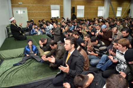 Kiev’deki Müslümanlar, Bayram Namazını Fuar Merkezinde Kıldı