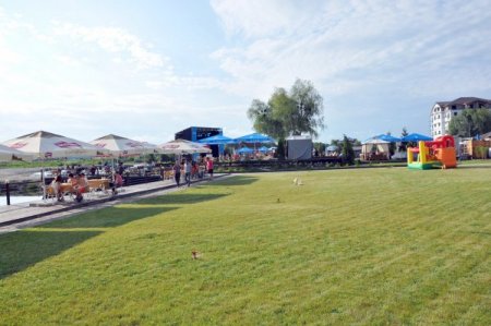 Kiev’in Tüm Plajları Kapandı; Türk İş Adamları Göl Kenarında Plaj Açtı