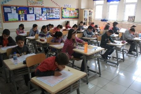 Kılıçaslan’ın Türkçe – Matematik yarışmasına 3 bin öğrenci katıldı