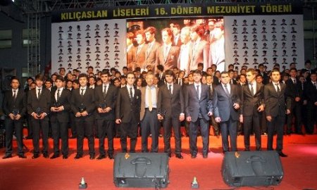 Kılıçaslanlı öğrenciler mezuniyet sevinci yaşadı