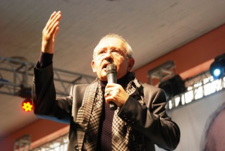 Kılıçdaroğlu, 4 Dilde Hazırlanan Pankartlarla Karşılandı