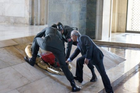 Kılıçdaroğlu, Anıtkabir'i ziyaret etti