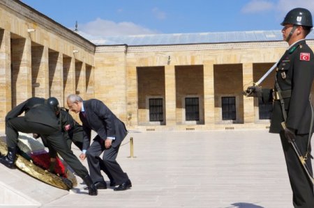 Kılıçdaroğlu, Anıtkabir'i ziyaret etti