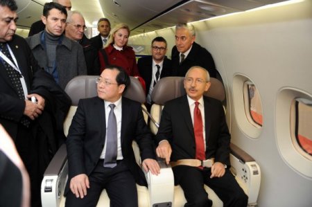 Kılıçdaroğlu, Çin’de uçak fabrikasını gezdi