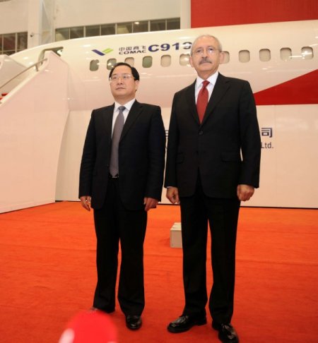 Kılıçdaroğlu, Çin’de uçak fabrikasını gezdi