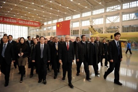 Kılıçdaroğlu, Çin’de uçak fabrikasını gezdi