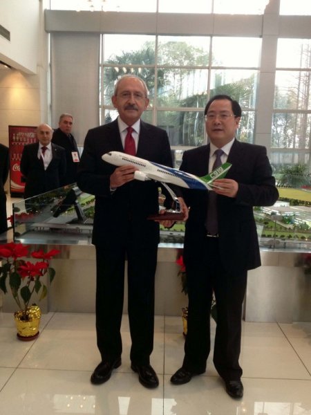 Kılıçdaroğlu, Çin’de uçak fabrikasını gezdi