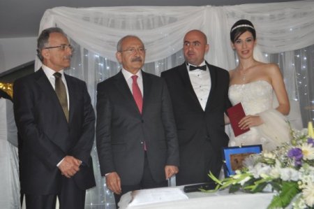 Kılıçdaroğlu, Nikah Şahitliği Yaptı