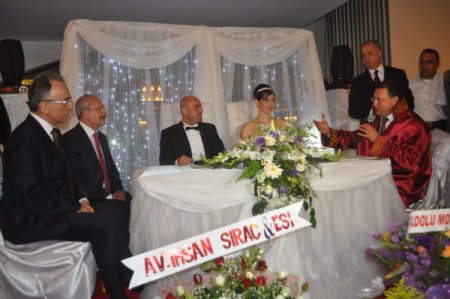 Kılıçdaroğlu, Nikah Şahitliği Yaptı