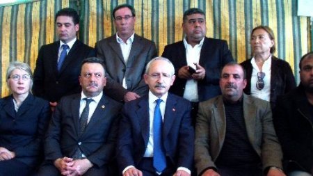 Kılıçdaroğlu, Reyhanlı'da vatandaşların acılarını paylaştı