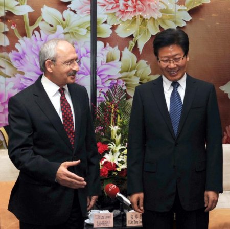 Kılıçdaroğlu, Uygur bölgesi Komünist Parti Sekreteri Zhang ile görüştü