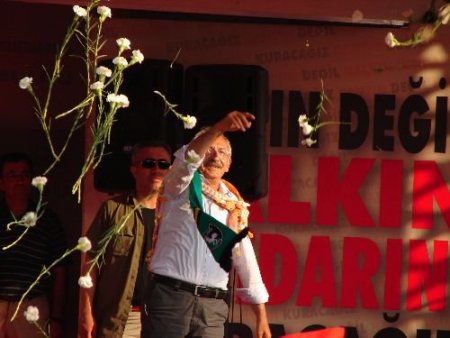 Kılıçdaroğlu: 27 Nisan'da Muhtıra Verenlerden Niye Hesap Sormuyorsun